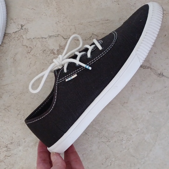 TOMS Canvas Lace Up Sneakers - Size 6.5 - Picture 2 of 8